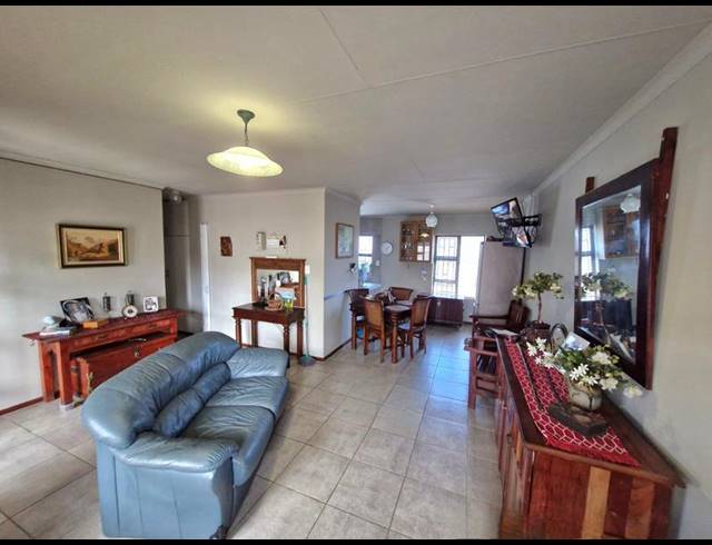 3 BEDROOM HOUSE FOR SALE IN GEORGE SOUTH
